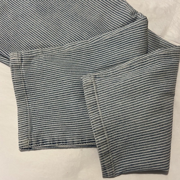 R.L. CHAPS MADDEN CAPRI JEANS (10) - Picture 13 of 14